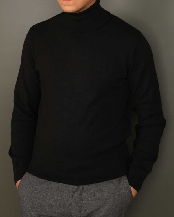 Smart Fit Black Neck pullover